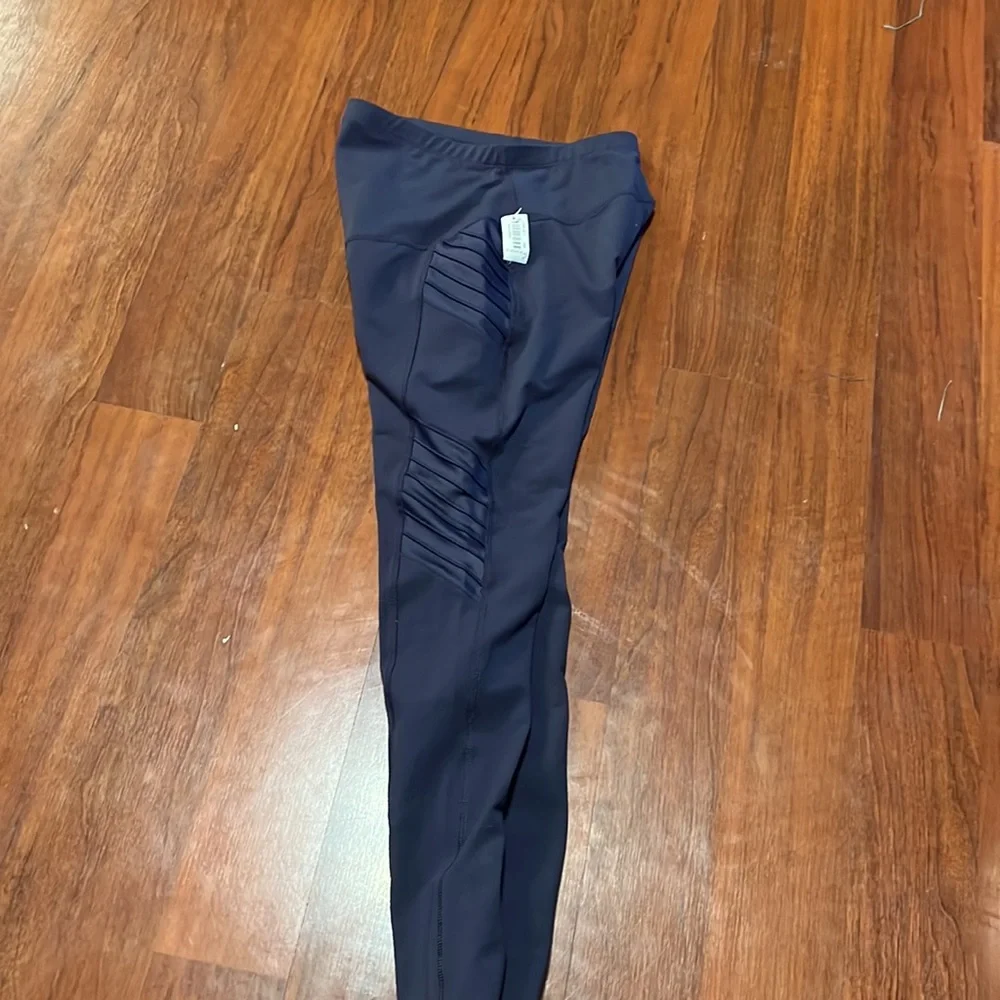 NWT Old Navy Maternity leggings - Picture 4 of 4